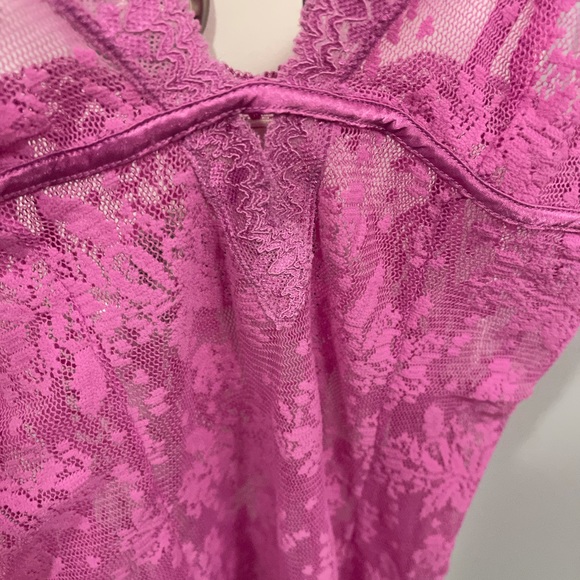 Lingerie - Picture 2 of 6